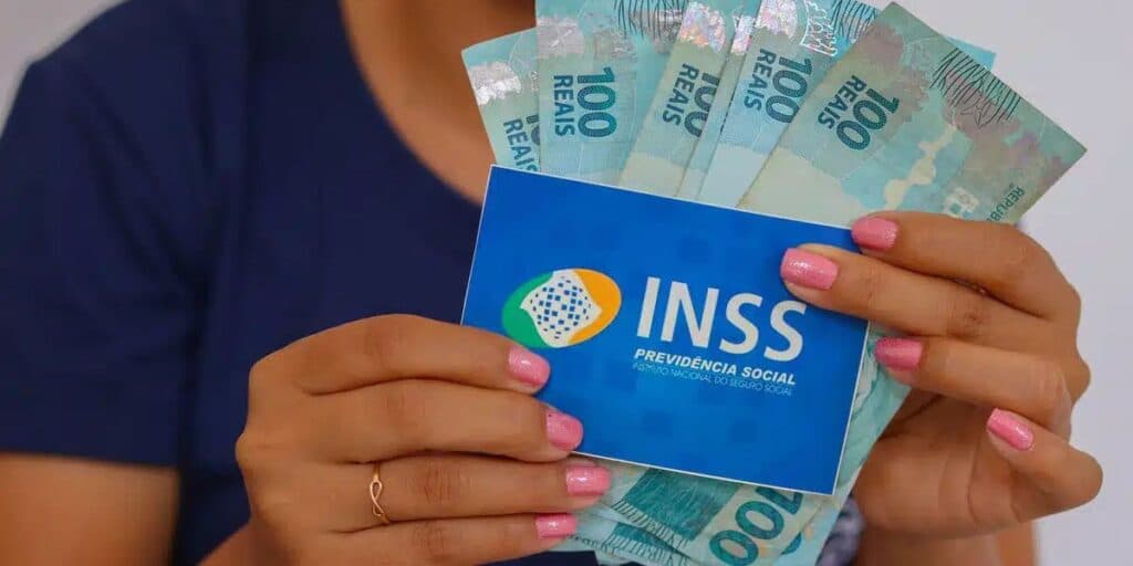 Convocação aos contribuintes de 90 e dos anos 2000: Milhares podem ter INSS aumentado e precisam fazer isso