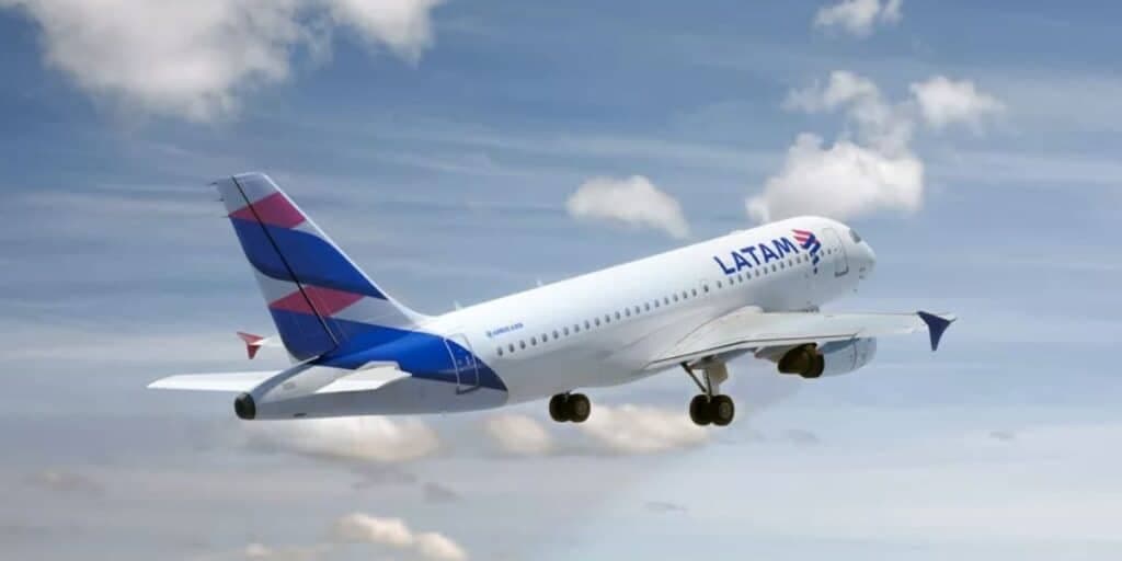 Avião da companhia aérea Latam (Foto: Reprodução / marca) Avião da companhia aérea Latam (Foto: Reprodução / marca)