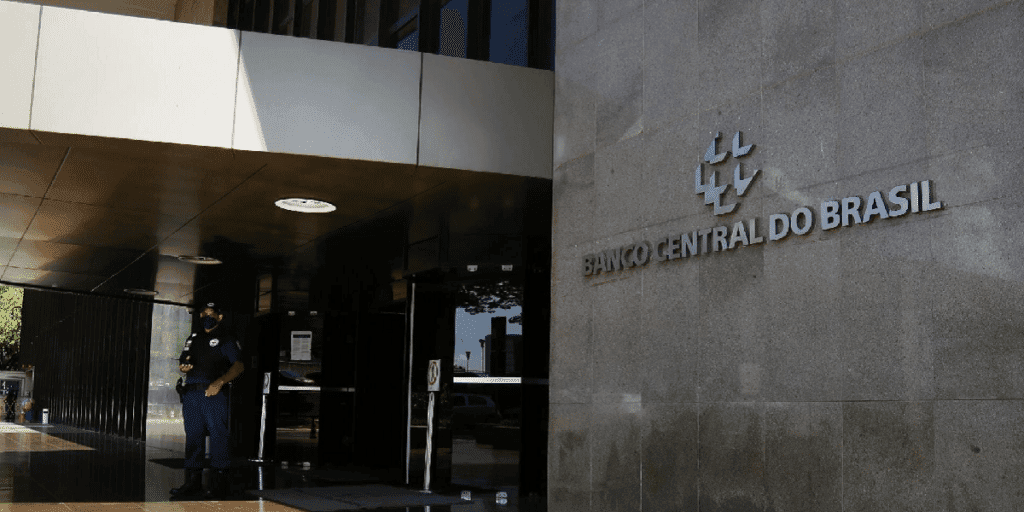 Mais de R$8 bilhões: Banco Central traz alerta máximo para retirada em contas do Itaú, Bradesco e+ em 2025