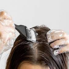 Mulher pintando o cabelo - Foto Internet2 Mulher pintando o cabelo - Foto Internet2