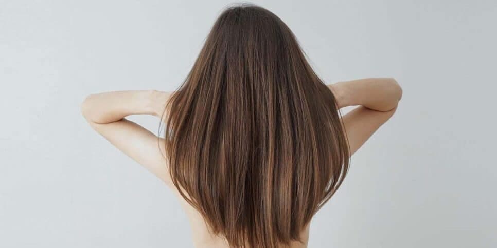 Máscara caseira com óleo de jojoba para alisar o cabelo em 15 minutos 