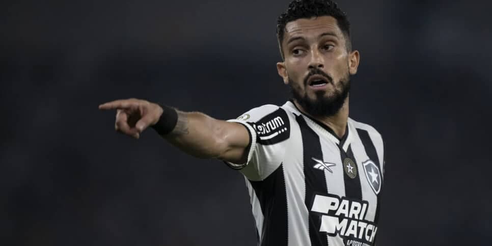 Alex Telles Botafogo (Foto: Jorge Rodrigues/AGIF) Alex Telles Botafogo (Foto: Jorge Rodrigues/AGIF)