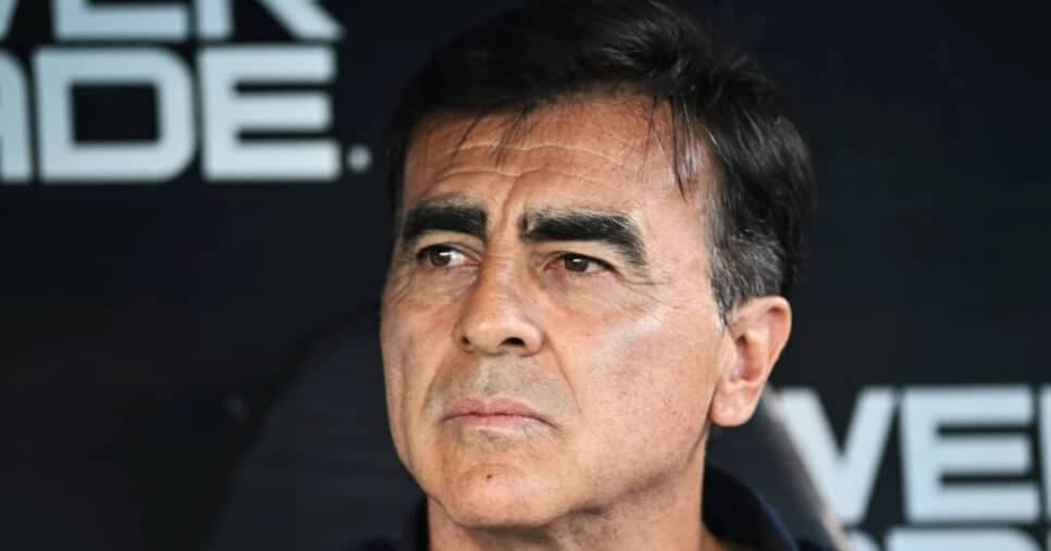 O famoso técnico de futebol, Gustavo Quinteros (Foto: Rodrigo Valle / Getty Images) O famoso técnico de futebol, Gustavo Quinteros (Foto: Rodrigo Valle / Getty Images)