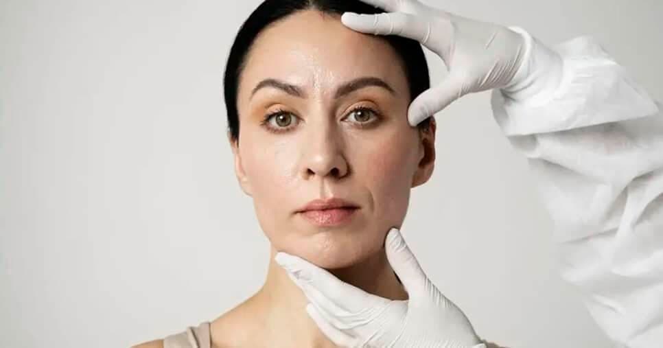 Fim das rugas e manchas: Óleo natural n° 1 endurece e hidrata a pele de mulheres maduras