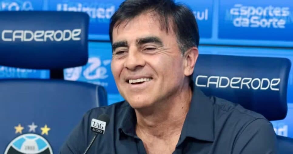 Desfecho de Gabriel MEC e +1 reforço: Gustavo Quinteros peita Guerra e arma 2 viradas no Grêmio em 2025