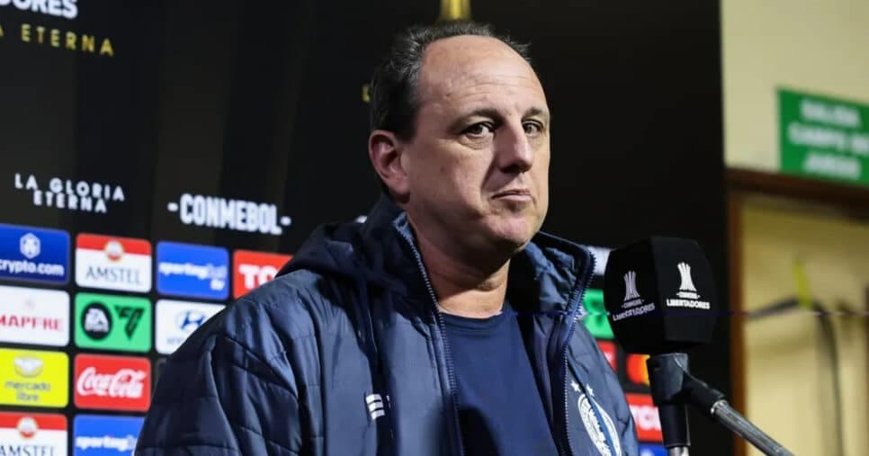 48M e camisa 9: Bahia conta com 2 reviravoltas na Libertadores Rogério Ceni, técnico do Bahia, antes da partida contra o The Strongest (Foto: Letícia Martins / EC Bahia) 48M e camisa 9: Bahia conta com 2 reviravoltas na Libertadores Rogério Ceni, técnico do Bahia, antes da partida contra o The Strongest (Foto: Letícia Martins / EC Bahia)