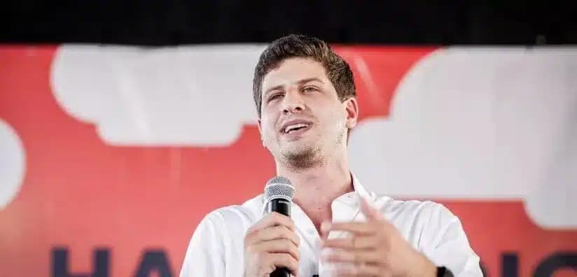 João Campos ciente de aumento de salário em Recife a lista de trabalhadores (Foto: Reprodução/ Internet) João Campos ciente de aumento de salário em Recife a lista de trabalhadores (Foto: Reprodução/ Internet)