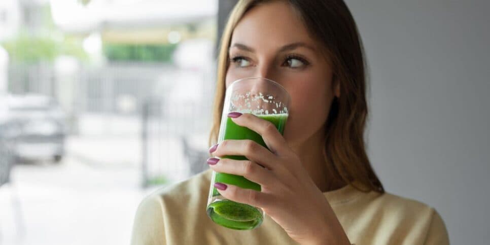 Pele lisa igual bebê: Suco natural com cenoura e +3 ingredientes dá adeus às rugas de mulheres 55+
