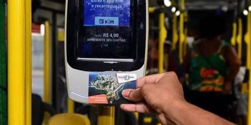 Estudantes que não revalidarem o Salvador Card ficarão impedidos de fazer uso dos créditos e pagar passagem de 50% (Foto Reprodução/G1) Estudantes que não revalidarem o Salvador Card ficarão impedidos de fazer uso dos créditos e pagar passagem de 50% (Foto Reprodução/G1)