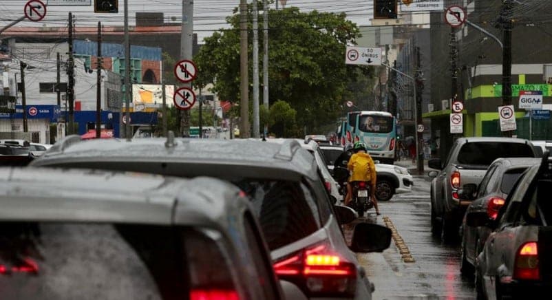 Trânsito em Fortaleza (Foto: Reprodução / Fábio Lima) Trânsito em Fortaleza (Foto: Reprodução / Fábio Lima)