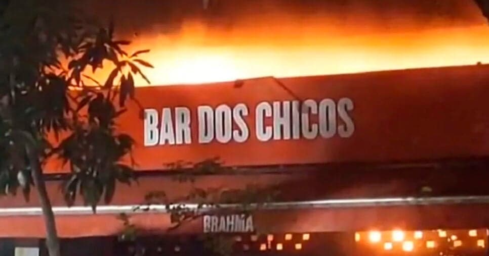 Incêndio no Bar do Chicos (Foto: Reprodução) Incêndio no Bar do Chicos (Foto: Reprodução)