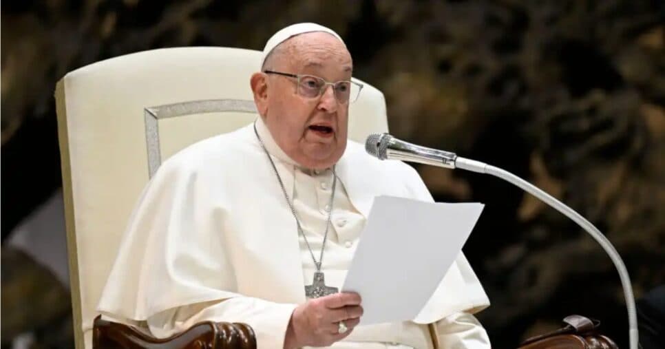 Médico revela fatalidade que levou à morte do Papa Francisco: "Colapso"
