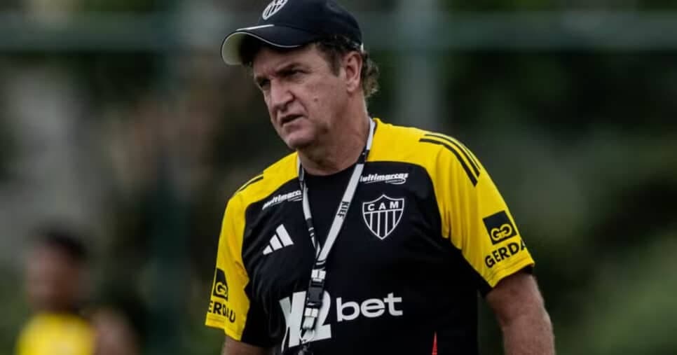 R$ 82M e saída imediata: Atlético-MG passa por cima de Cuca e autoriza saída de titular absoluto