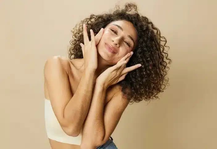 Cabelo hidratado e volumoso (Foto: Reprodução / Canva)
Cabelo hidratado e volumoso (Foto: Reprodução / Canva)