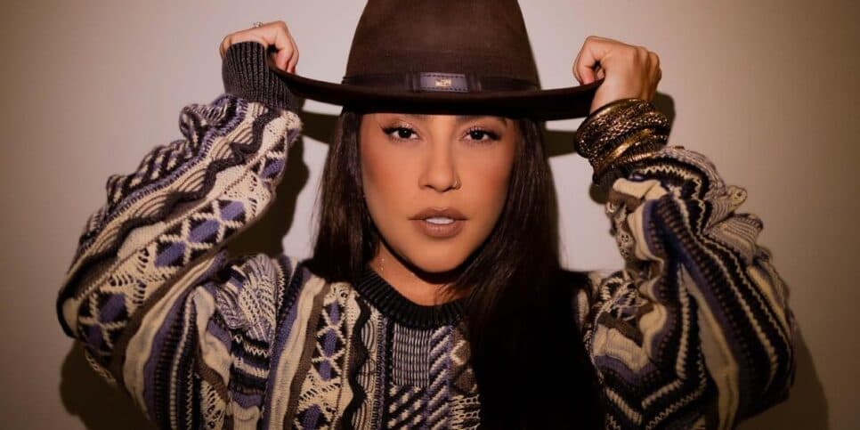 Lauana Prado é uma das cantoras da comunidade