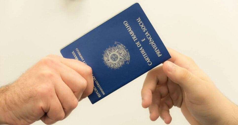 Proibição em vigor: Lei trabalhista confirma o que patrões não podem fazer no Aviso-Prévio dos CLTs