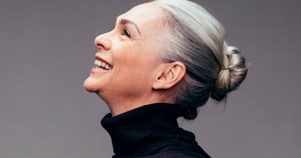 Pigmentação natural e fim do cabelo branco: O Produto barato que é febre entre mulheres 60+