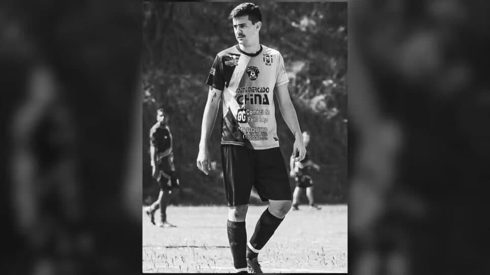 Jogador de futebol de várzea morre após bater a moto em caminhão em Votorantim (SP) (Foto: Reprodução/ Internet) Jogador de futebol de várzea morre após bater a moto em caminhão em Votorantim (SP) (Foto: Reprodução/ Internet)