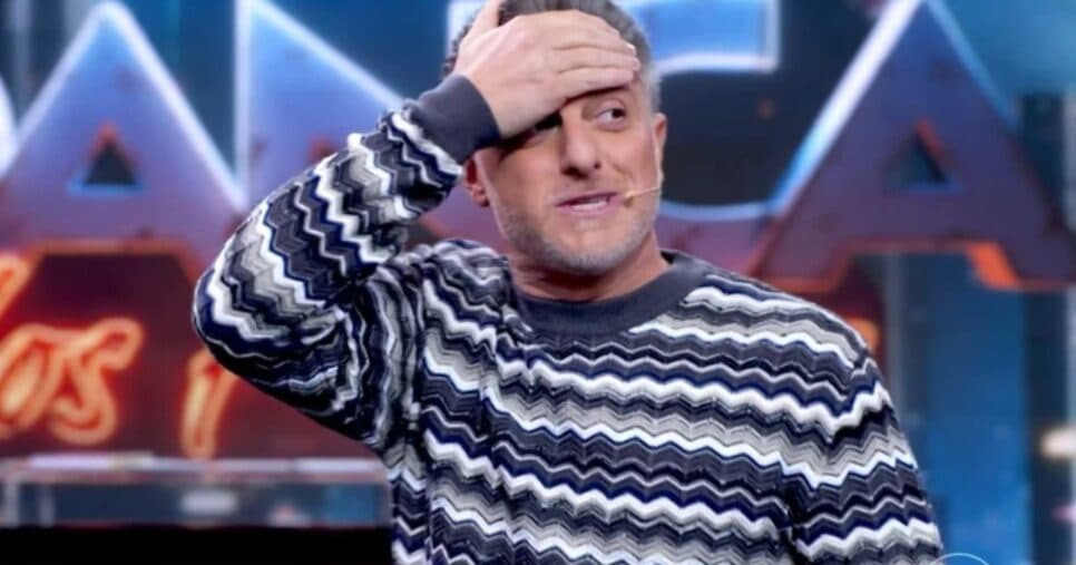 Luciano Huck comete ato falho no Domingão e é pego na mentira