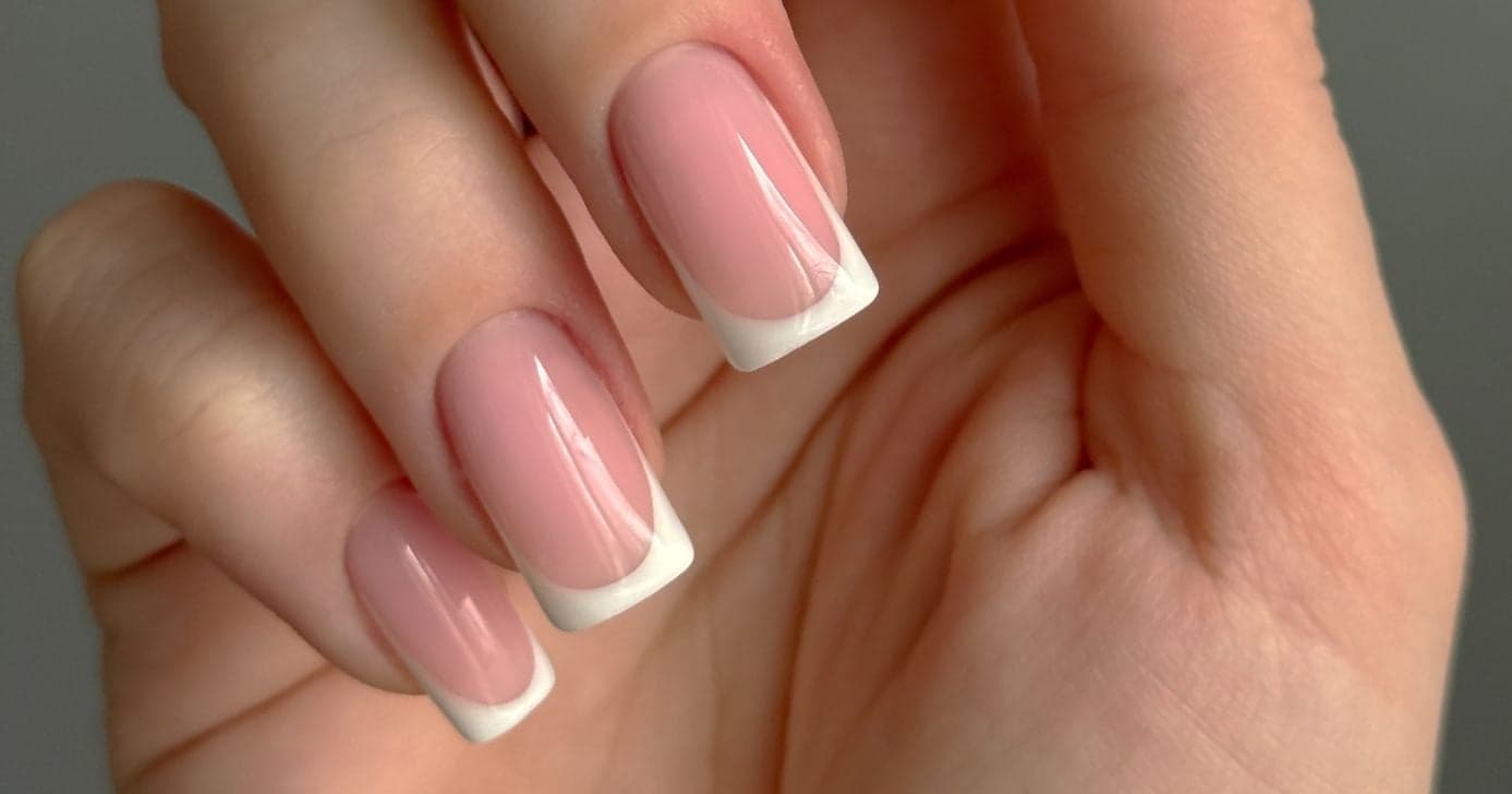 Unhas com francesinhas (Foto: Canva) Unhas com francesinhas (Foto: Canva)