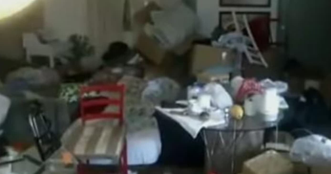 Situação deplorável da casa alguns meses depois (Foto: Reprodução/Internet)