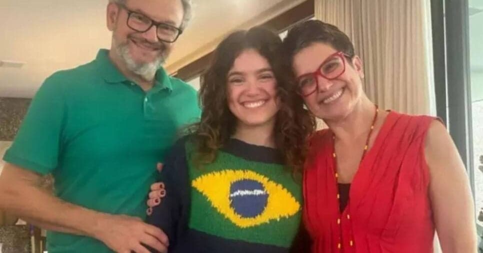 Ilustração Sandra Annenberg junto com Ernesto Paglia e filha Ilustração Sandra Annenberg junto com Ernesto Paglia e filha