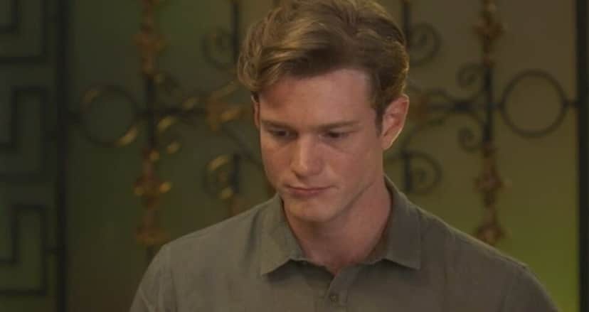Raimundo se compadece do sofrimento de Beto diante de casamento obrigado com Bia (Foto: Reprodução/ TV Globo) Raimundo se compadece do sofrimento de Beto diante de casamento obrigado com Bia (Foto: Reprodução/ TV Globo)