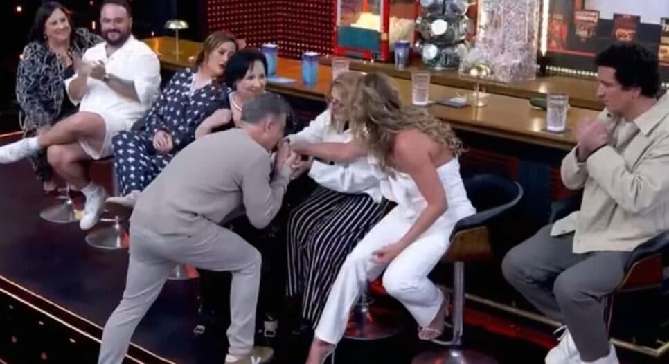 Luciano Huck se contenta com perdão de juras no Domingão (Foto: Reprodução/ Globo) Luciano Huck se contenta com perdão de juras no Domingão (Foto: Reprodução/ Globo)