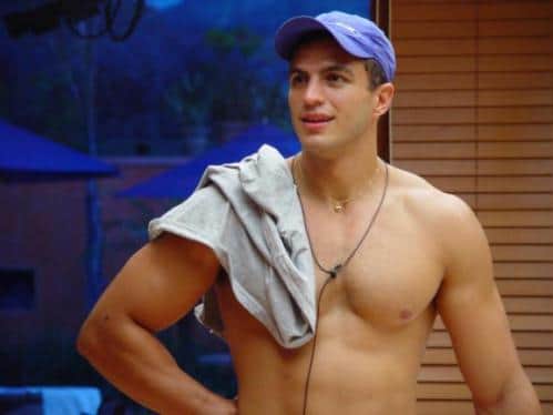 Kleber Bambam, vencedor do BBB na Globo, surge irreconhecível e aparência deformada deixa internautas assustados Foto: Reprodução Kleber Bambam, vencedor do BBB na Globo, surge irreconhecível e aparência deformada deixa internautas assustados Foto: Reprodução