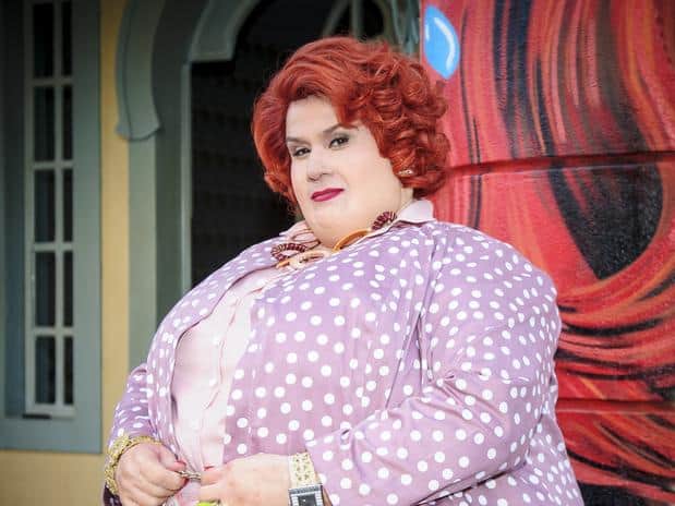 vera-holtz-com-roupa-de-obesa-para-saramandaia-05-06-2013-2 vera-holtz-com-roupa-de-obesa-para-saramandaia-05-06-2013-2