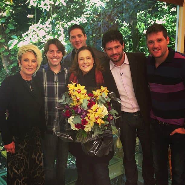 elizabeth-savalla-e-surpreendida-pelos-filhos-no-mais-voce-tv-foco elizabeth-savalla-e-surpreendida-pelos-filhos-no-mais-voce-tv-foco