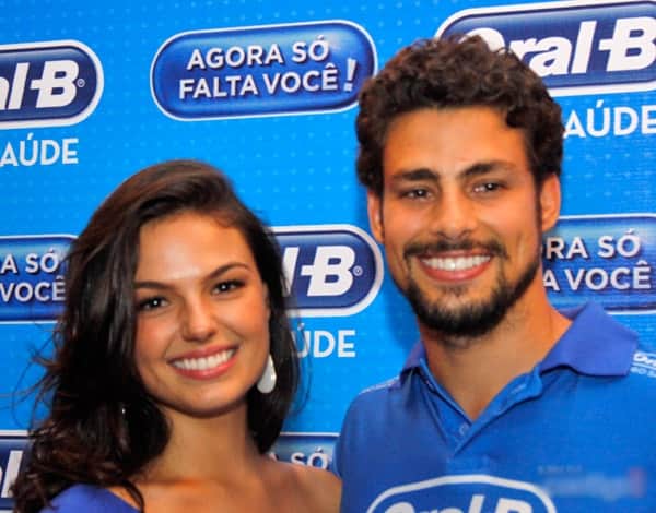 isis-valverde-e-caua-reymond-050311-1 isis-valverde-e-caua-reymond-050311-1