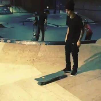 Justin Bieber cai do skate Justin Bieber cai do skate
