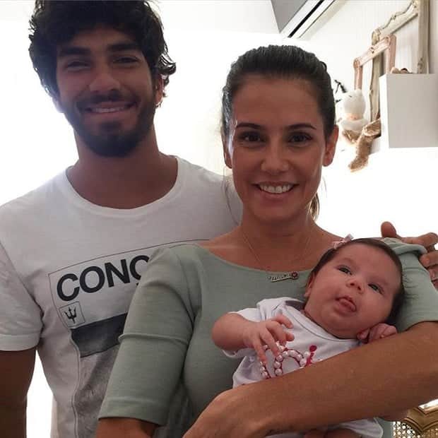 Déborah Secco com seu marido, Hugo Moura e filha, Maria Flor (Foto: Reprodução) Déborah Secco com seu marido, Hugo Moura e filha, Maria Flor (Foto: Reprodução)