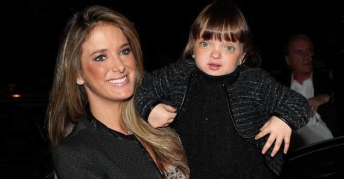 Rafaella Justus ganha bolo (Foto: Divulgação) Rafaella Justus ganha bolo (Foto: Divulgação)