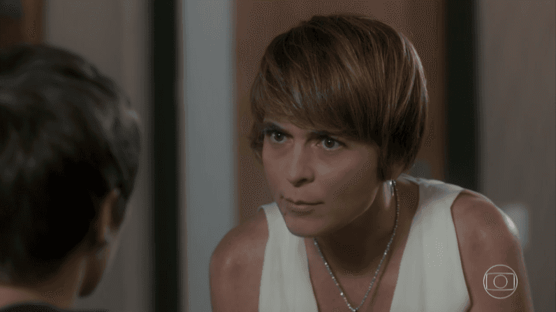 Helô (Cláudia Abreu) em cena de "A Lei do Amor" (Foto: Reprodução/Globo) Helô (Cláudia Abreu) em cena de "A Lei do Amor" (Foto: Reprodução/Globo)