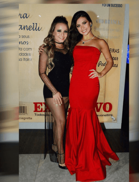 Larissa Manoela vai com visual "dark" a aniversário de colega famosa Foto - reprodução/Instagram. Larissa Manoela vai com visual "dark" a aniversário de colega famosa Foto - reprodução/Instagram.
