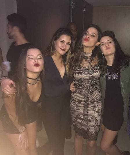 Emilly e Mayla com as filhas gêmeas de Fátima Bernardes. (Foto: Reprodução/Instagram) Emilly e Mayla com as filhas gêmeas de Fátima Bernardes. (Foto: Reprodução/Instagram)