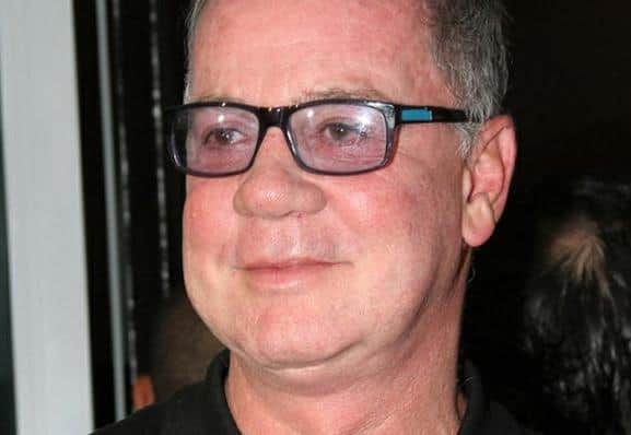 Luiz Fernando Guimarães aparece aos beijos com ator da Globo (Foto: Reprodução) Luiz Fernando Guimarães aparece aos beijos com ator da Globo (Foto: Reprodução)