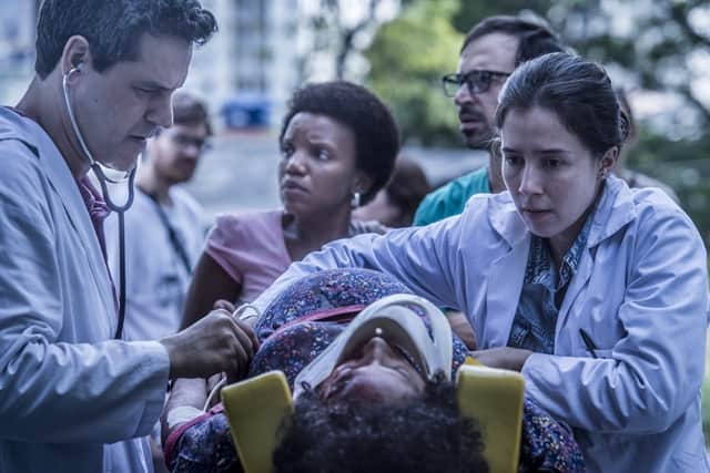 Bruno Garcia (Décio) e Marjorie Estiano (Carolina) em cena de 'Sob Pressão' (Foto: Globo/Mauricio Fidalgo) Bruno Garcia (Décio) e Marjorie Estiano (Carolina) em cena de 'Sob Pressão' (Foto: Globo/Mauricio Fidalgo)