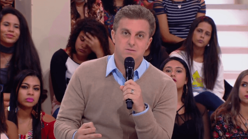 Luciano Huck durante o "Caldeirão" (Foto: Reprodução/Globo) Luciano Huck durante o "Caldeirão" (Foto: Reprodução/Globo)