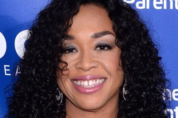 Netflix "ataca" concorrente e contrata autora de séries que se tornaram fenômenos mundiais