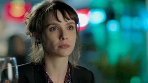 Irene já planeja dar o bote em "A força do Querer" (Foto: TV Globo) Irene já planeja dar o bote em "A força do Querer" (Foto: TV Globo)