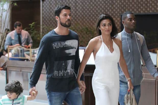 Juliana Paes com seu marido e os filhos Juliana Paes com seu marido e os filhos
