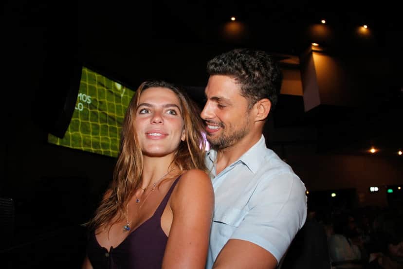 Cauã Reymond e a namorada, Mariana Goldfarb, em show no Rio Onofre Veras (Foto: Brazil News) Cauã Reymond e a namorada, Mariana Goldfarb, em show no Rio Onofre Veras (Foto: Brazil News)