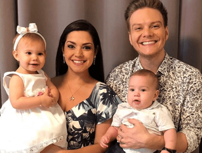 Thais Fersoza, Michel Teló e os dois filhos (Foto: Reprodução/Instagram) Thais Fersoza, Michel Teló e os dois filhos (Foto: Reprodução/Instagram)
