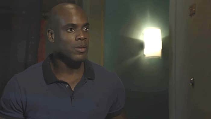 Cido (Rafael Zulu) é flagrado com Samuel (Eriberto Leão) em O Outro Lado do Paraíso <br /> (Foto: Divulgação/Globo) Cido (Rafael Zulu) é flagrado com Samuel (Eriberto Leão) em O Outro Lado do Paraíso <br /> (Foto: Divulgação/Globo)