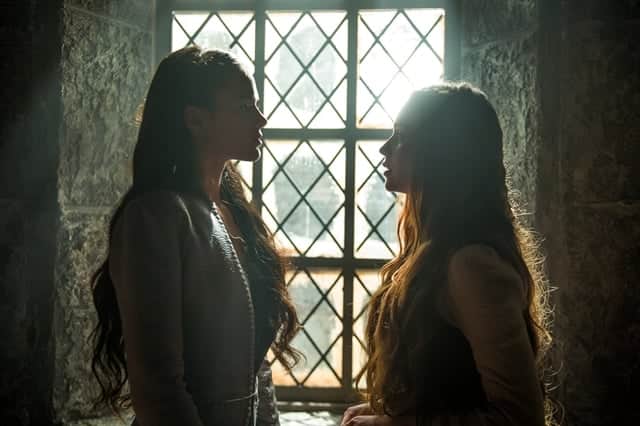 Catarina (Bruna Marquezine) e Amália (Marina Ruy Barbosa) em cena de Deus Salve o Rei (Foto: Globo/Raquel Cunha) Catarina (Bruna Marquezine) e Amália (Marina Ruy Barbosa) em cena de Deus Salve o Rei (Foto: Globo/Raquel Cunha)