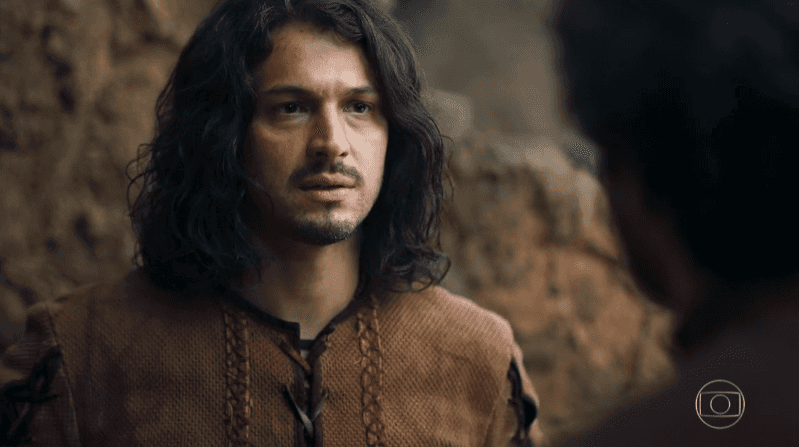 Afonso (Romulo Estrela) em cena de Deus Salve o Rei (Foto: Reprodução/Globo) Afonso (Romulo Estrela) em cena de Deus Salve o Rei (Foto: Reprodução/Globo)