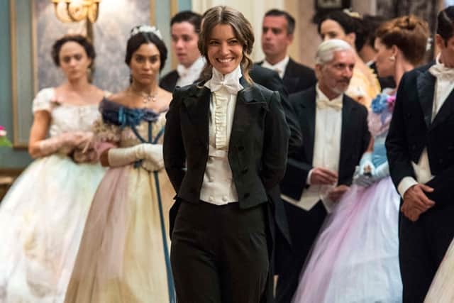 Elisabeta (Nathalia Dill) aparece vestida com roupa de homem (Foto: Globo/Estevam Avellar) Elisabeta (Nathalia Dill) aparece vestida com roupa de homem (Foto: Globo/Estevam Avellar)